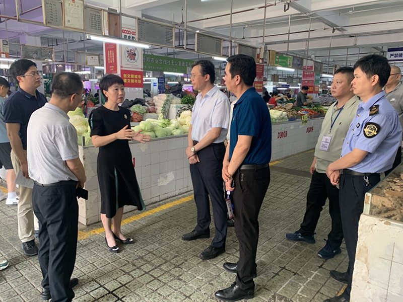 /QJ_095413518582.jpg 到水街市場(chǎng)督查創(chuàng)“雙城”工作.jpg