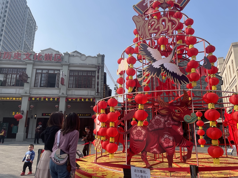 /QJ_415622189044.jpg 特色美陳成為網(wǎng)紅“打卡地”.jpg