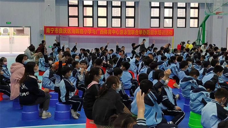 學(xué)生踴躍參與現(xiàn)場互動.jpg
